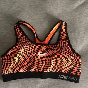 Nike pro sports bra